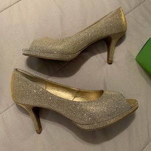Kelly & Katie Sparkly Gold Peep Toe Heels Size 8